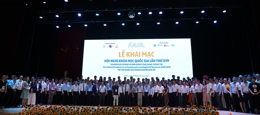 Đại biểu tham dự Hội nghị chụp ảnh lưu niệm